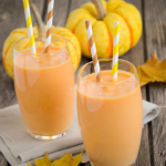 This healthy, creamy & dreamy Pumpkin Spice Fab Four Smoothie will keep you full for hours. No sugar, gluten, preservatives or processed junk. So yummy! | www.grownupdish.com