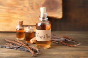 Make homemade vanilla extract with just TWO ingredients in less than 5 minutes! This recipe is better quality & way cheaper than grocery store versions. | www.grownupdish.com