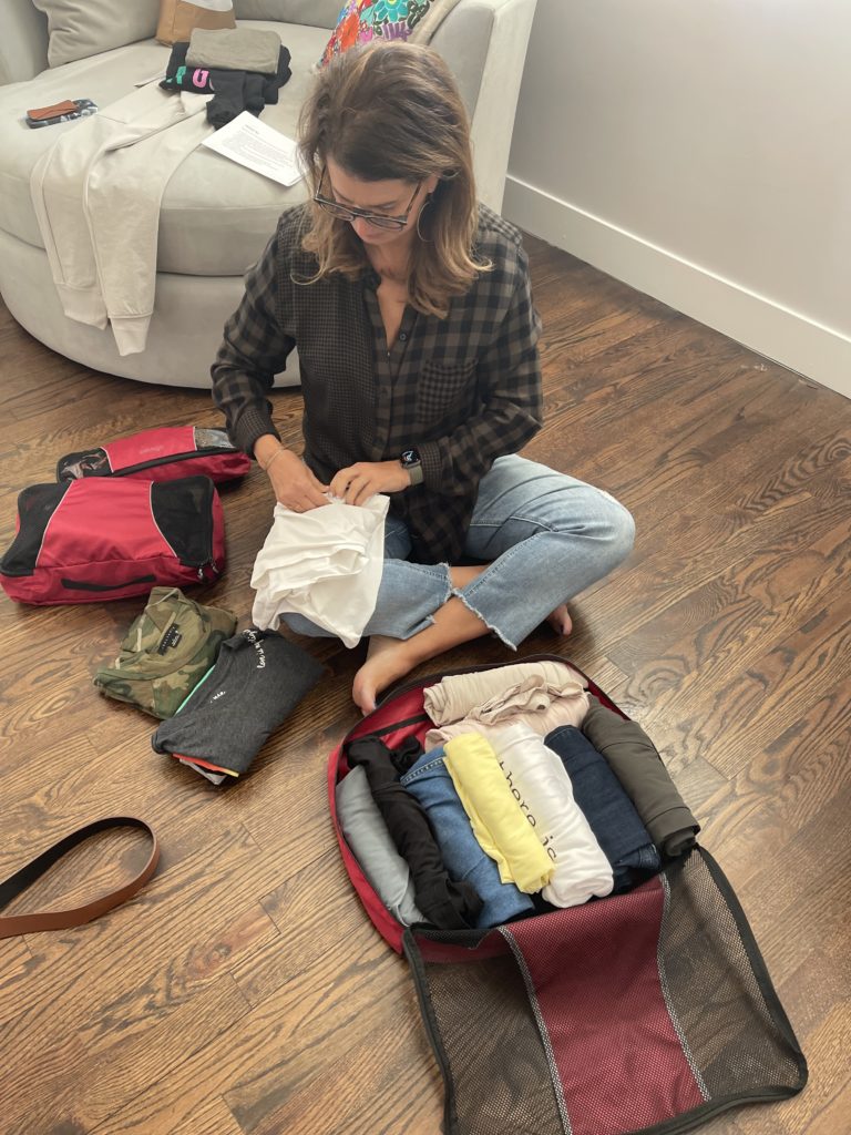 Don't check your luggage ! Try these 7 best packing tips for grownups to travel light and still look cute. Plus you'll save time & money. | www.grownupdish.com