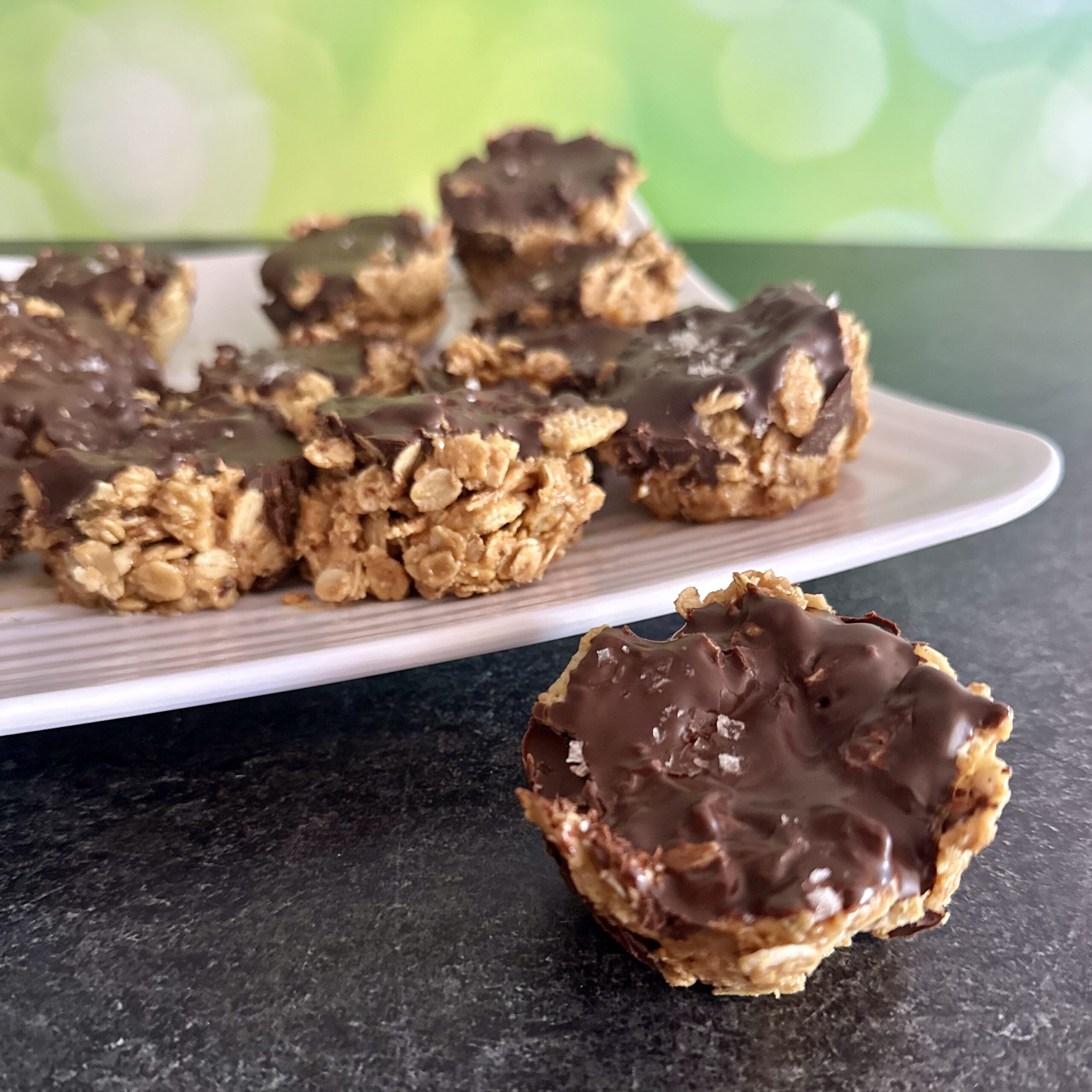 Peanut Butter Chocolate Oat Cups will satisfy your craving for a treat without added sugars or processed junk. And you don't have to turn on the oven!