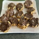 Peanut Butter Chocolate Oat Cups will satisfy your craving for a treat without added sugars or processed junk. And you don't have to turn on the oven!